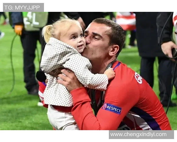 足球明星与孩子温馨瞬间大合集展现亲子时光的快乐与感动